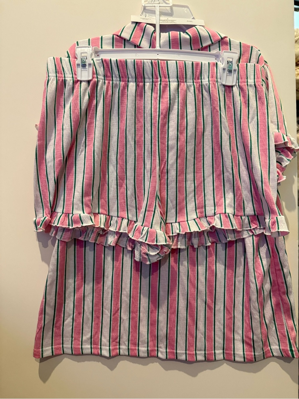VIRAL!! Tahari Adult Pink/Green Striped Short PJ’s with Headband- Size M- NWT - Picture 3 of 4
